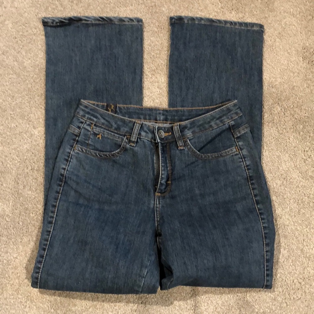 Aura jeans by Wrangler medium wash boot cut jeans 4reg